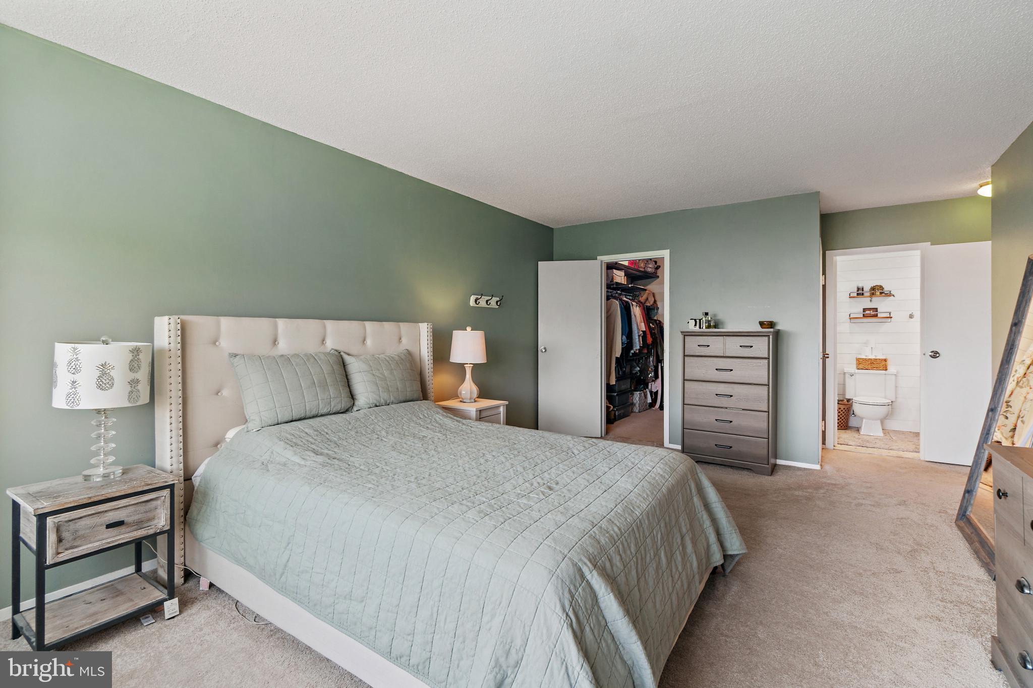 4401 Roland Avenue, Unit 507 Baltimore, MD 21210 - Photo 12 of 26 Primary suite features new, custom walk-in closet