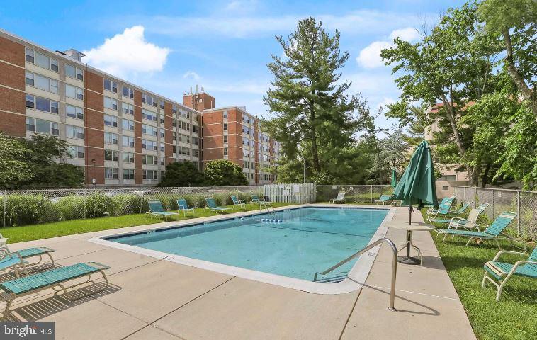 4401 Roland Avenue, Unit 507 Baltimore, MD 21210 - Photo 19 of 26 Outdoor pool