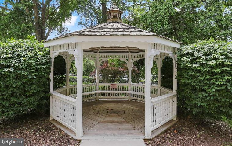 4401 Roland Avenue, Unit 507 Baltimore, MD 21210 - Photo 20 of 26 Gazebo
