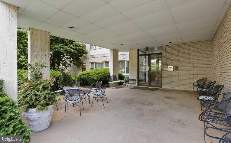4401 Roland Avenue, Unit 507 Baltimore, MD 21210 - Photo 21 of 26 Covered outdoor seating area