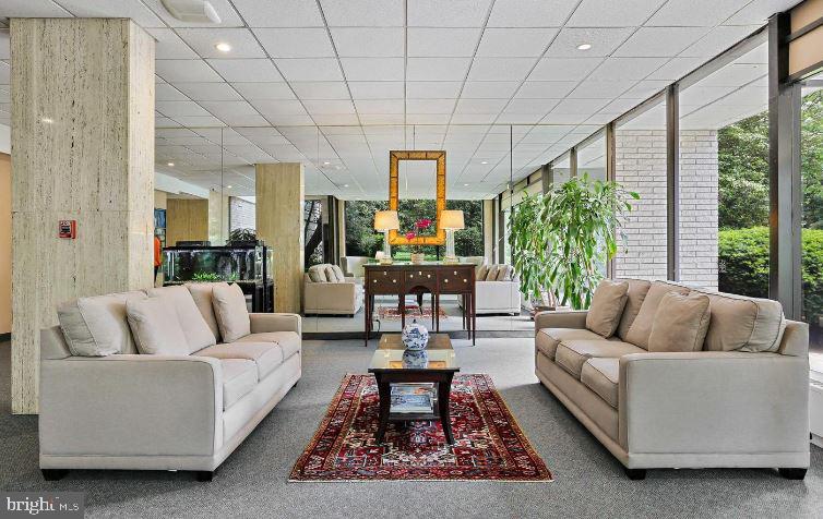 4401 Roland Avenue, Unit 507 Baltimore, MD 21210 - Photo 23 of 26 Welcoming lobby