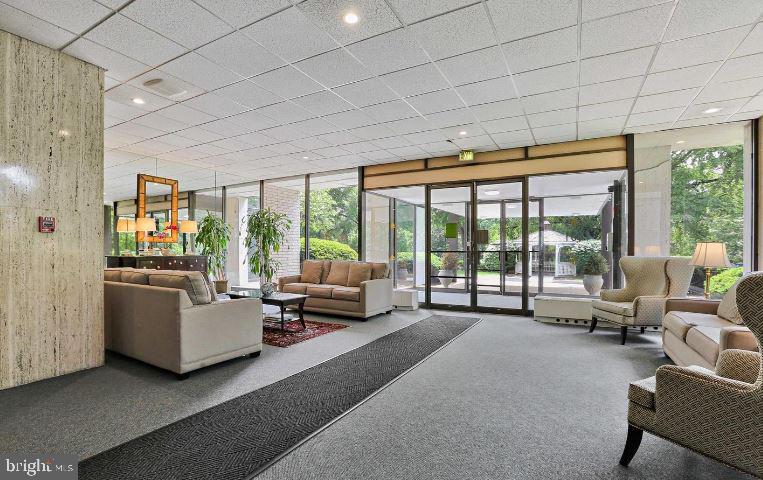 4401 Roland Avenue, Unit 507 Baltimore, MD 21210 - Photo 24 of 26 Lobby