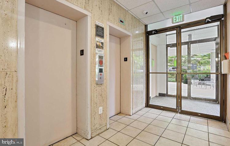 4401 Roland Avenue, Unit 507 Baltimore, MD 21210 - Photo 25 of 26 Entry and elevators