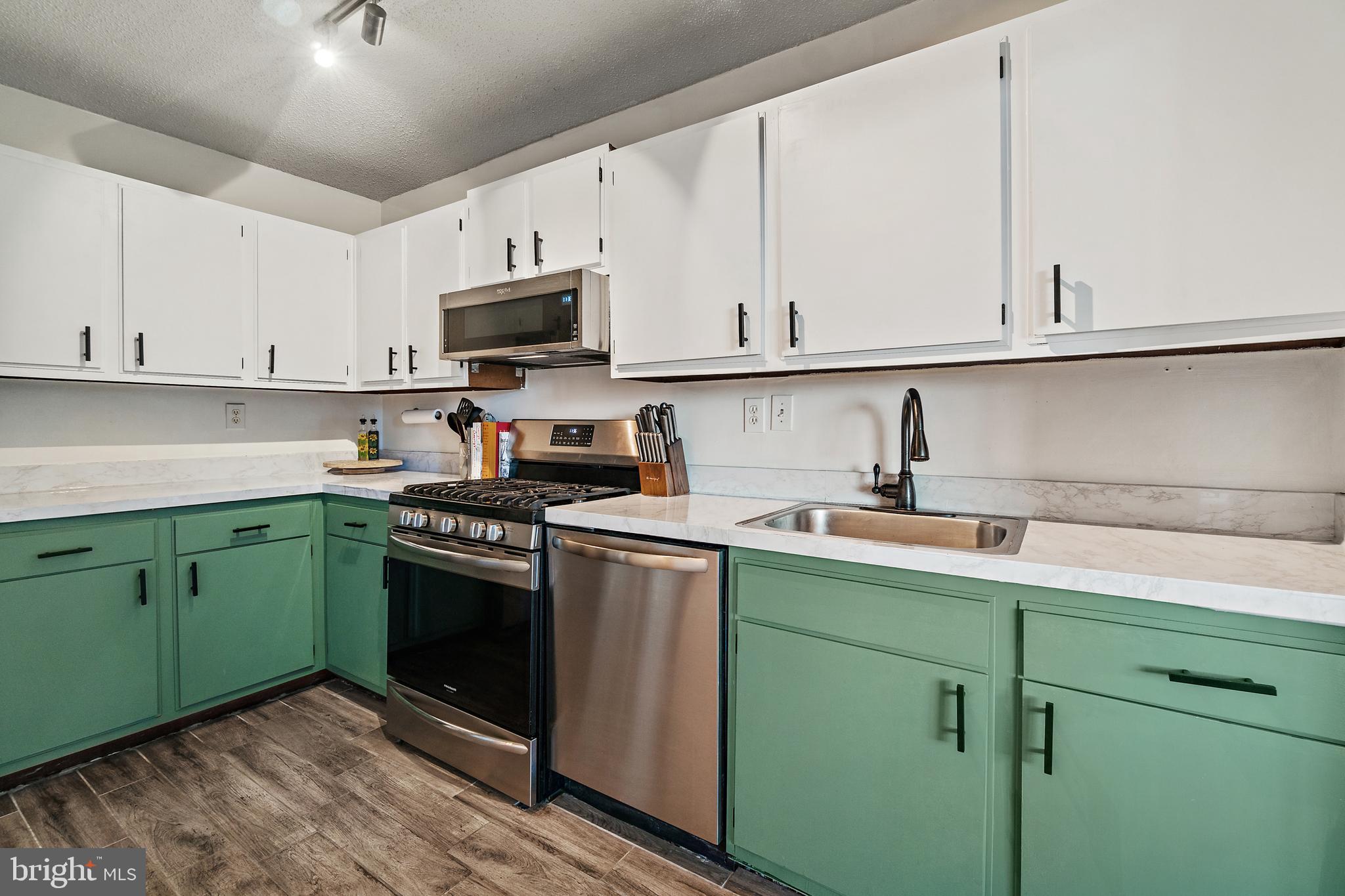 4401 Roland Avenue, Unit 507 Baltimore, MD 21210 - Photo 9 of 26 New stainless steel appliances including gas stove