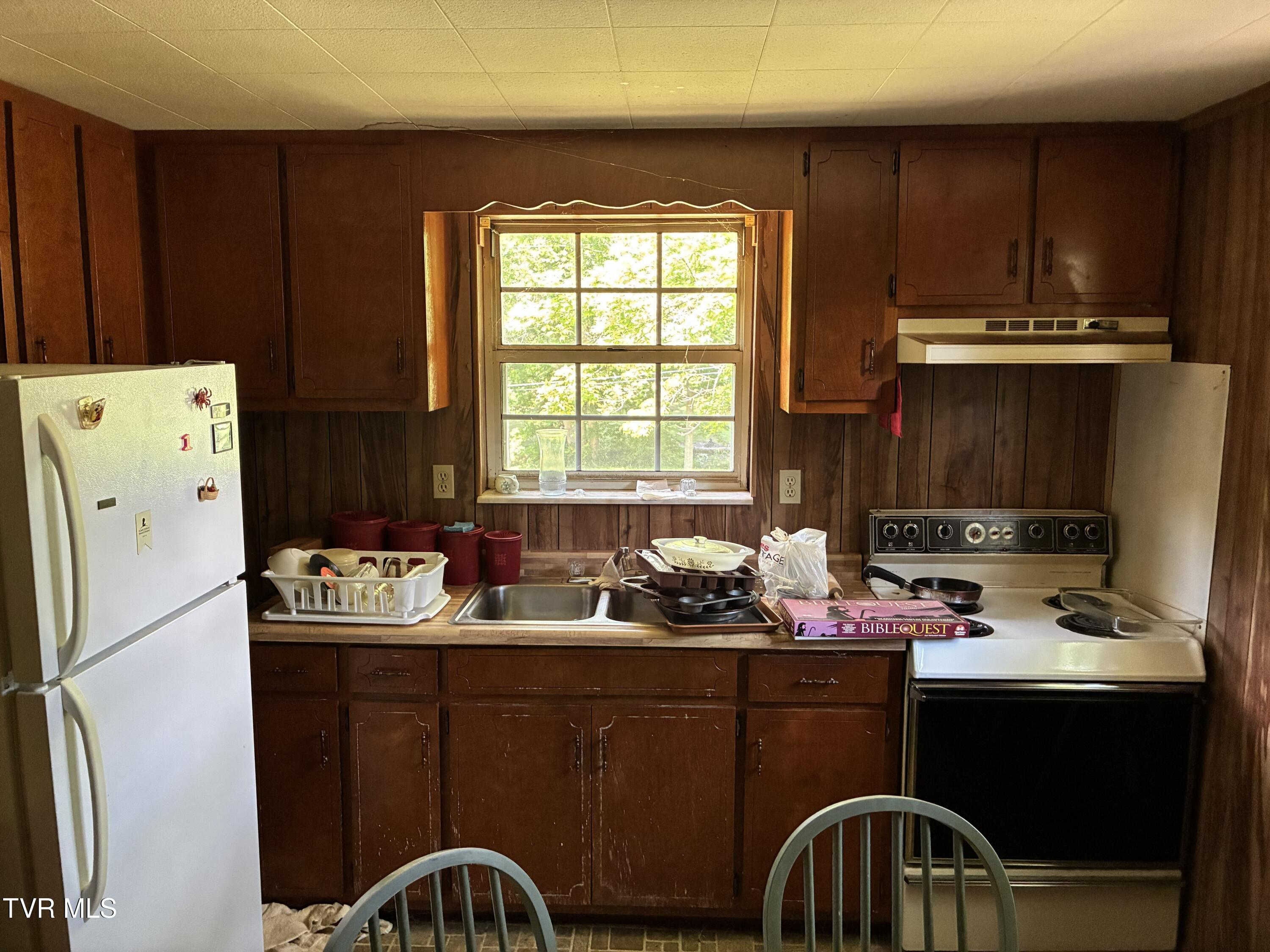 940 Middle Creek Road Afton, TN 37616 - Photo 61 of 80 apartment kitchen 3
