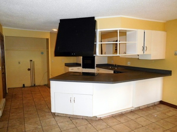 1210 Amostown Road West Springfield, MA 01089 - Photo 8 of 30
