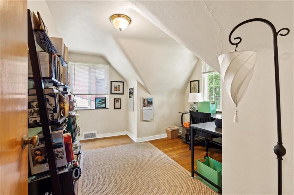 238 Cascade Road Pittsburgh, PA 15221 - Photo 23 of 32 Gallery Image 23
