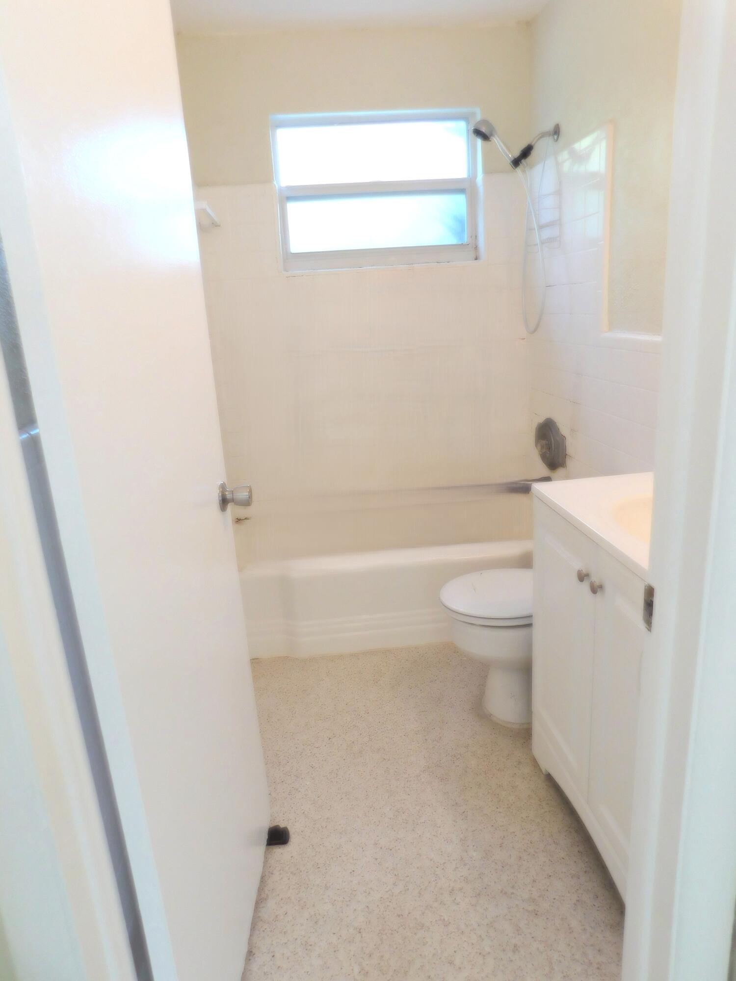 741 Hummingbird Way, Unit 5 North Palm Beach, FL 33408 - Photo 14 of 19 Bath