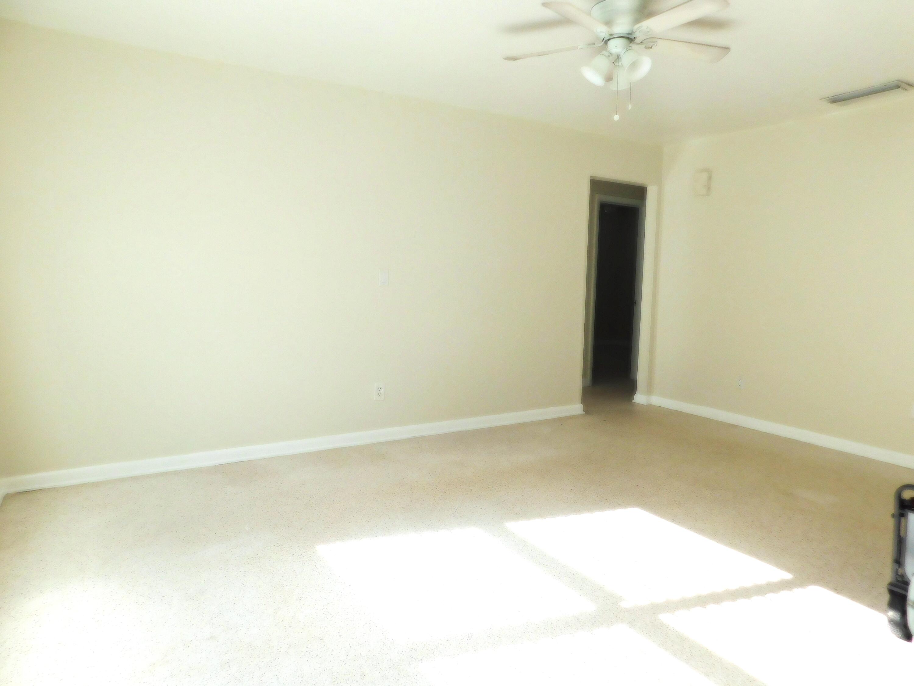 741 Hummingbird Way, Unit 5 North Palm Beach, FL 33408 - Photo 4 of 19 Living area