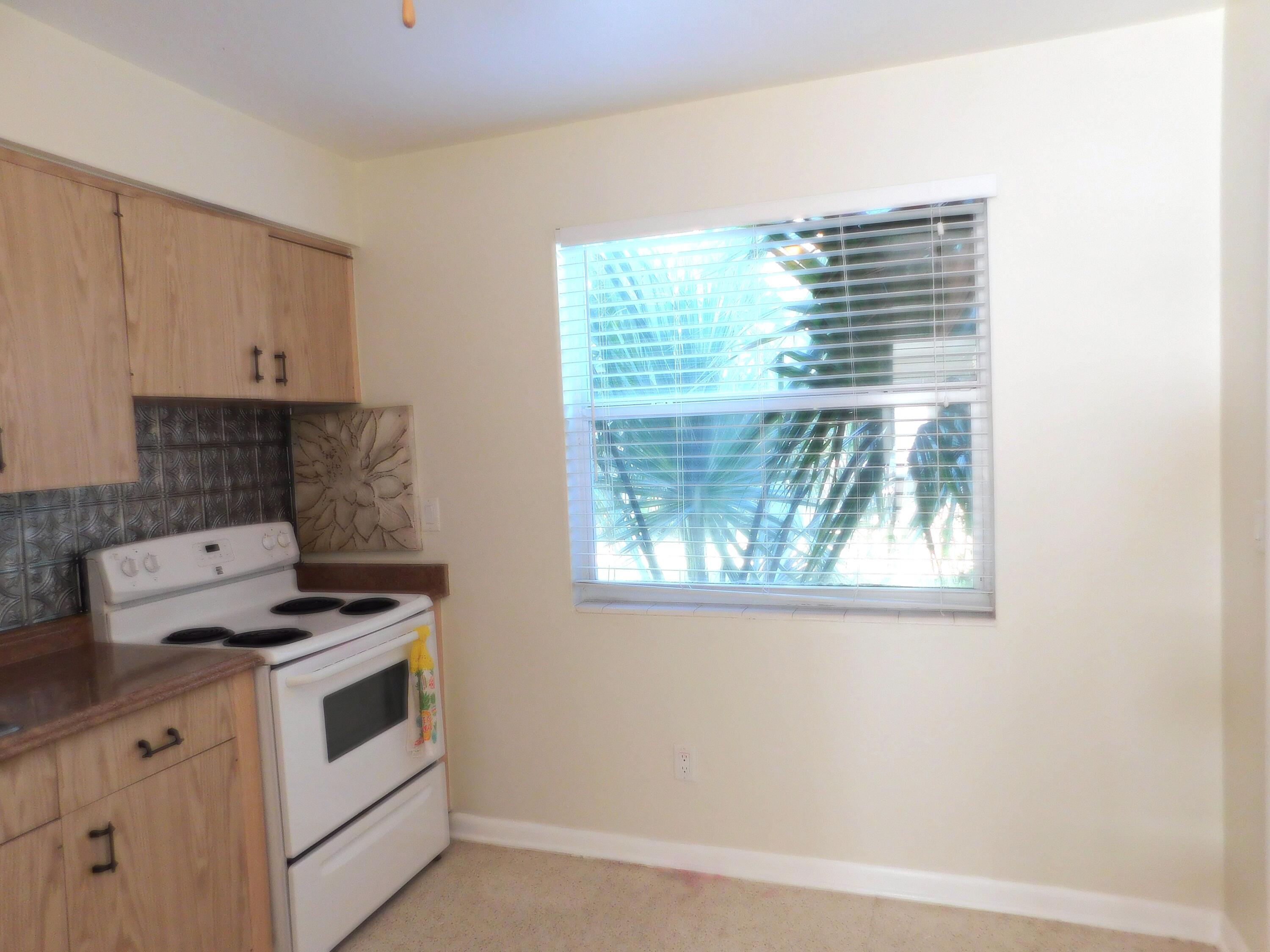 741 Hummingbird Way, Unit 5 North Palm Beach, FL 33408 - Photo 7 of 19 Kitchen