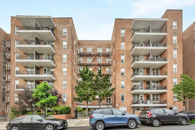 $295,000 | 67-50 Thornton Place, Unit 3K | Rego Park