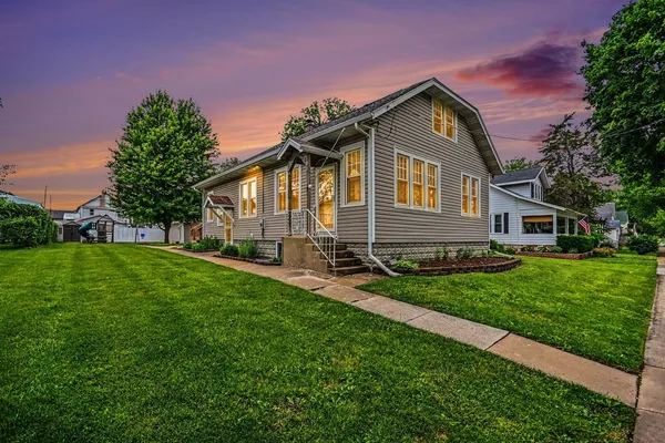 $324,900 | 622 Woodward Street, Beecher, IL 60401