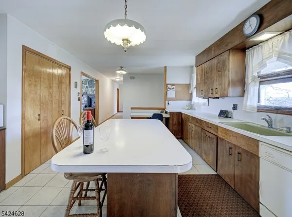 $598,000 | 62 Pine Hill Road, Stockton, NJ 08559