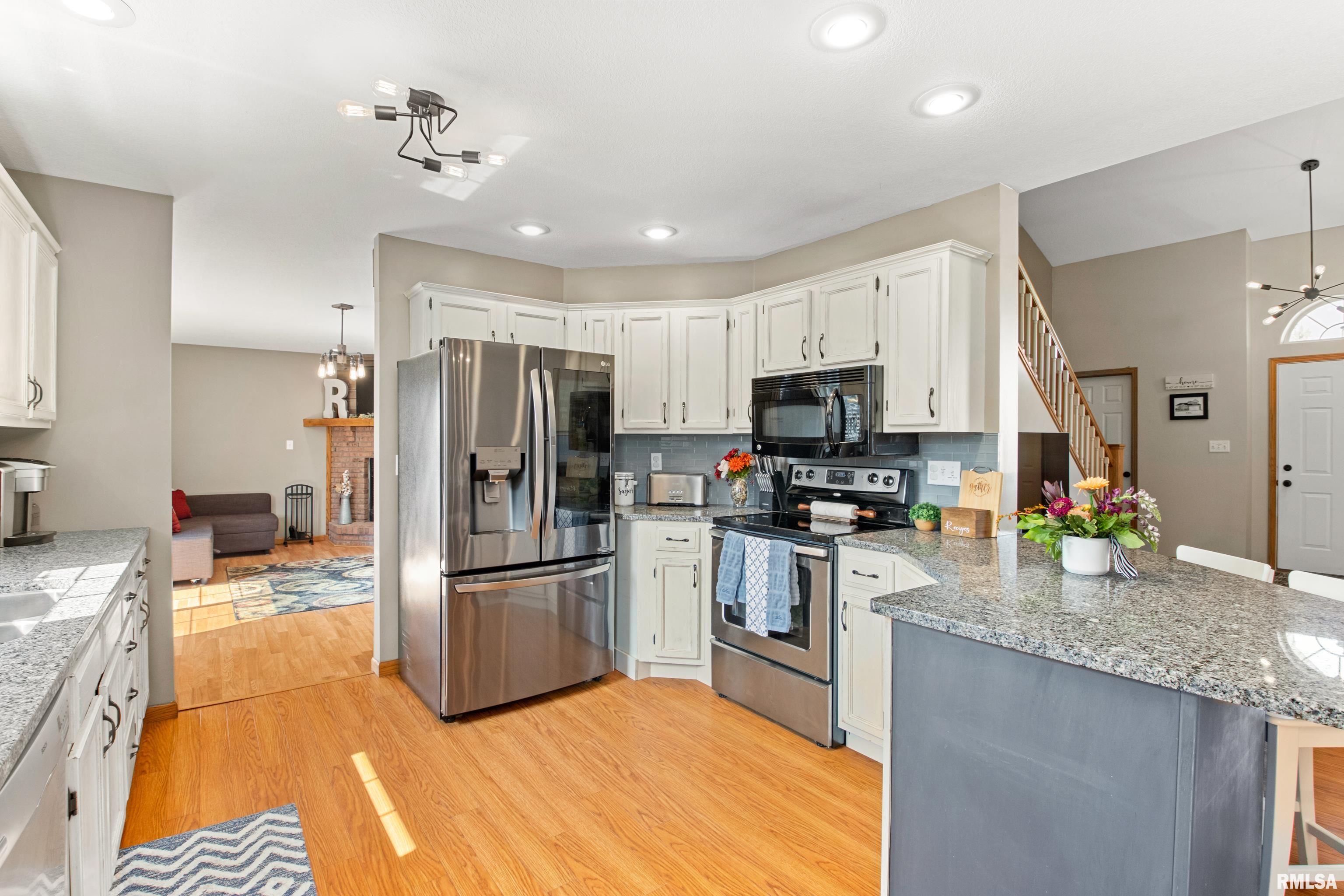 1932 Deer Lane Washington, IL 61571 - Photo 15 of 42