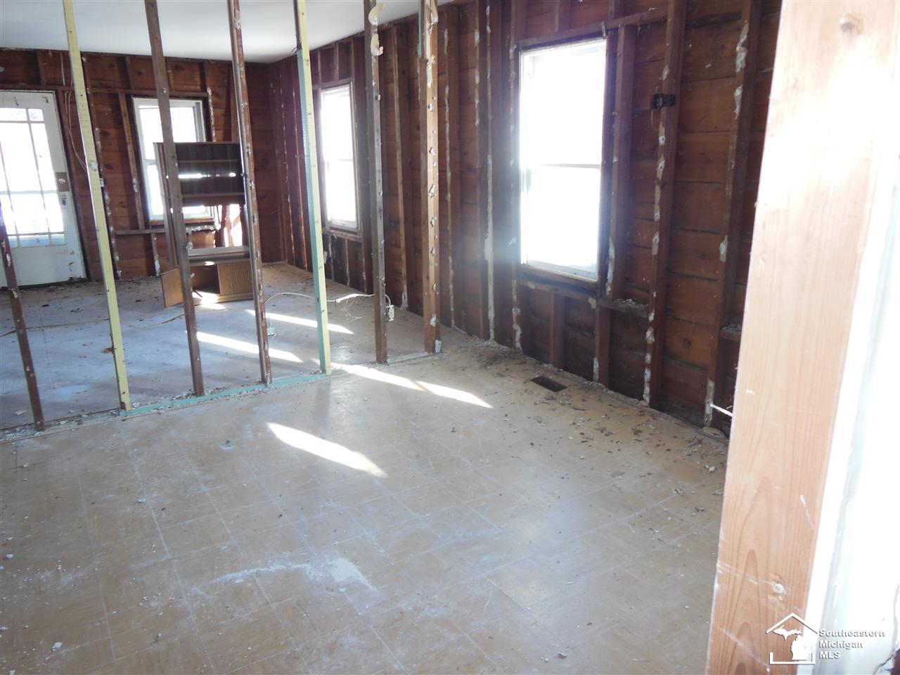 7763 Summerfield Road Lambertville, MI 48144 - Photo 6 of 10 50029991-5.JPG