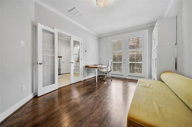 602 Knox Street Houston, TX 77007 - Photo 6 of 26 First Floor Bedroom :: 2