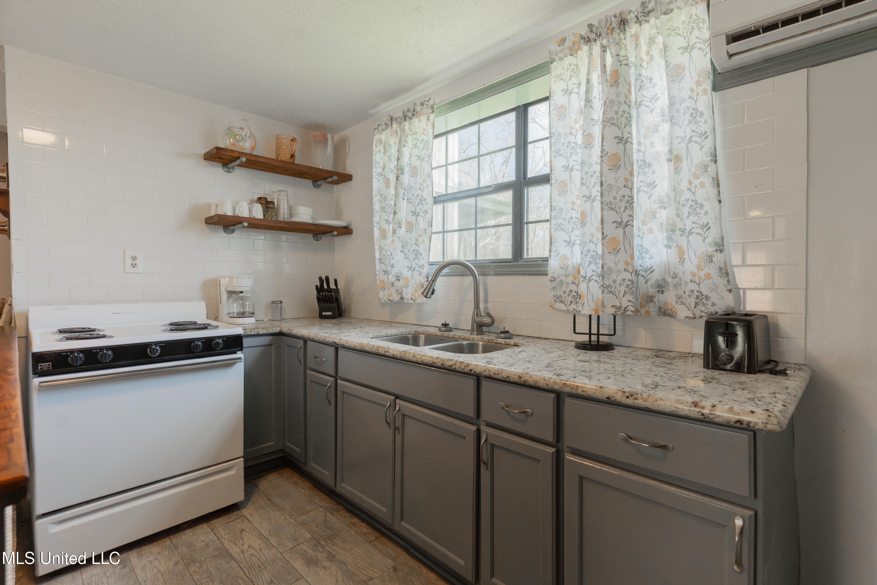 95 Nesting Site Vicksburg, MS 39183 - Photo 46 of 69 46-DownstairsKitchen