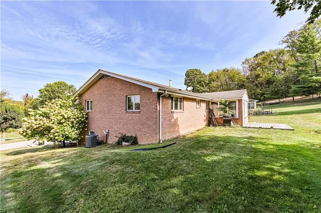 a view of a house with backyard and garden
