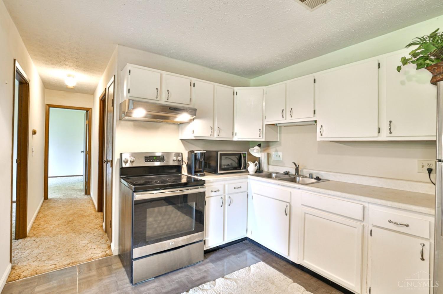 543 Davis Road, Unit 3 Cincinnati, OH 45255 - Photo 8 of 25 Gallery Image 8