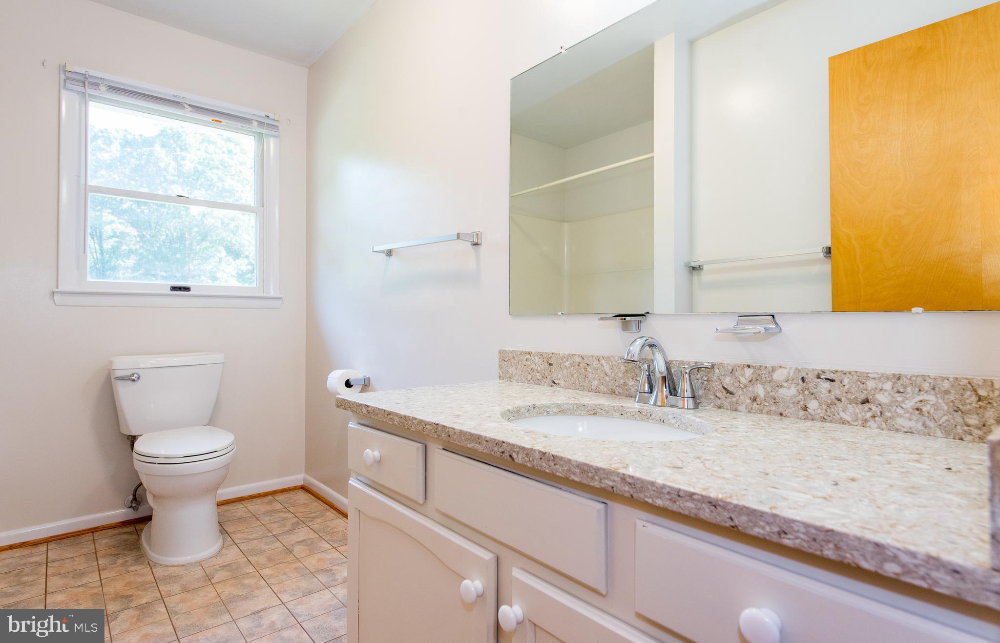 11402 Daysville Road Frederick, MD 21701 - Photo 25 of 37 hall Bath