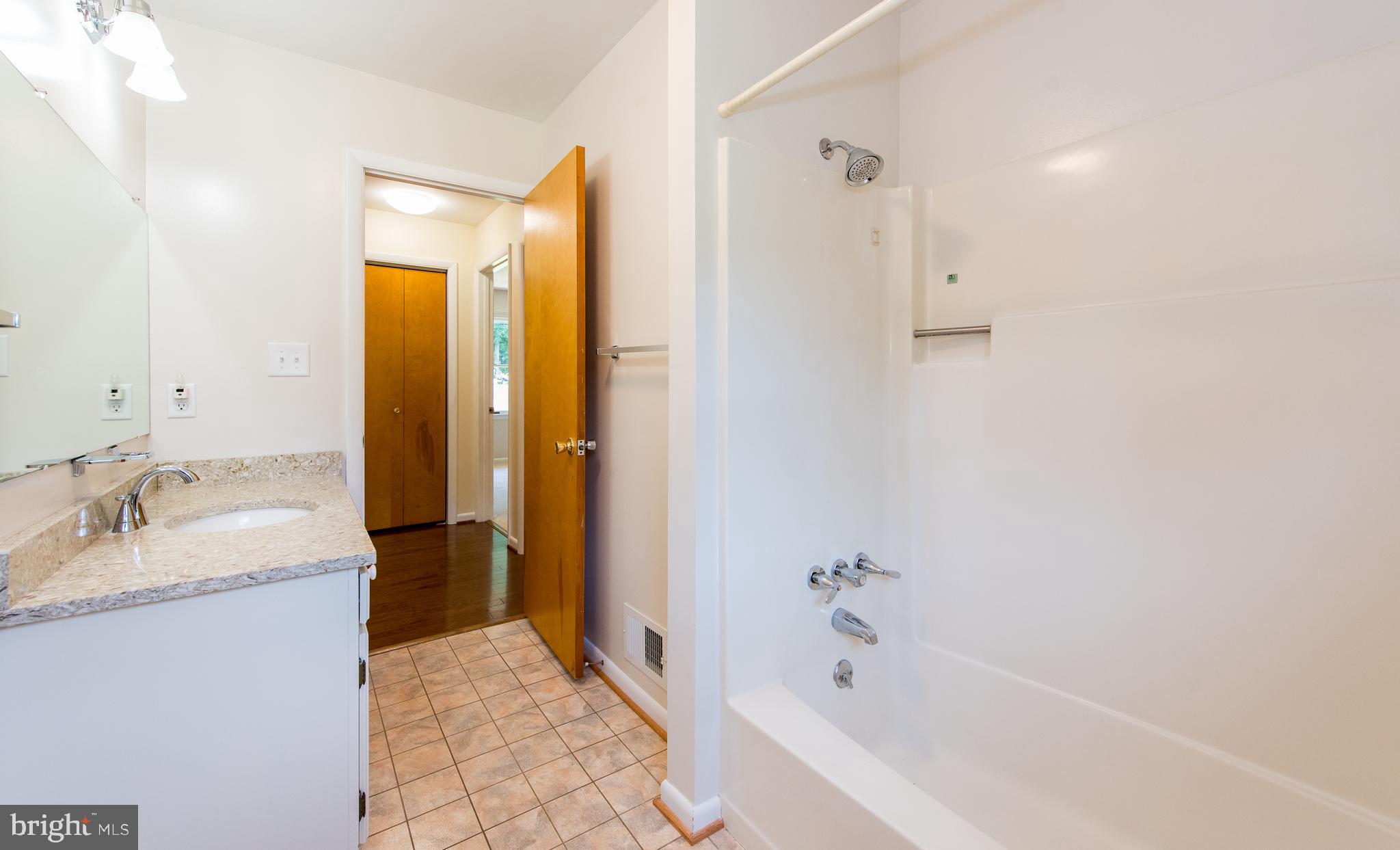 11402 Daysville Road Frederick, MD 21701 - Photo 26 of 37 Hall Bath