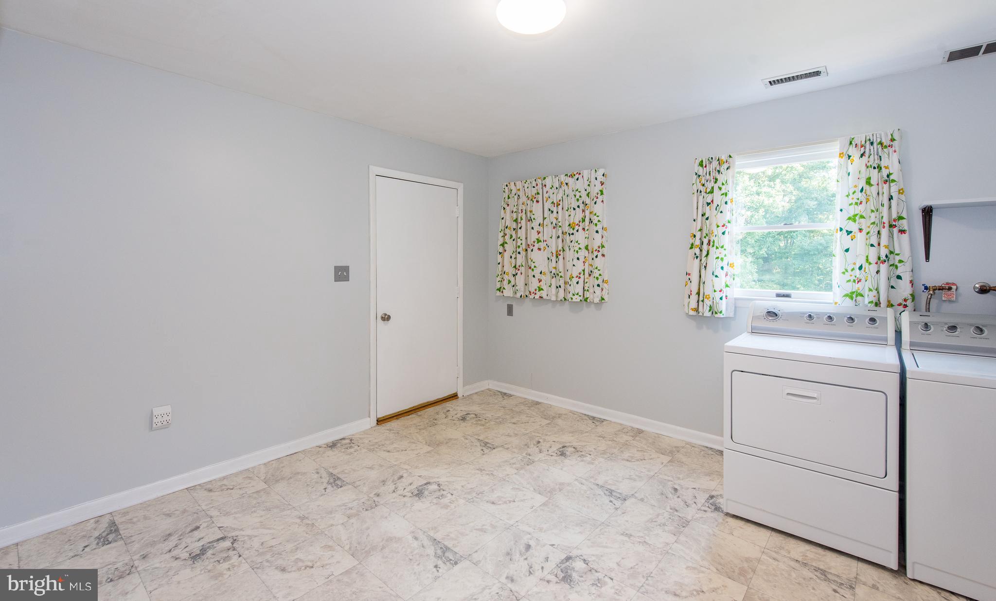 11402 Daysville Road Frederick, MD 21701 - Photo 27 of 37 Laundry