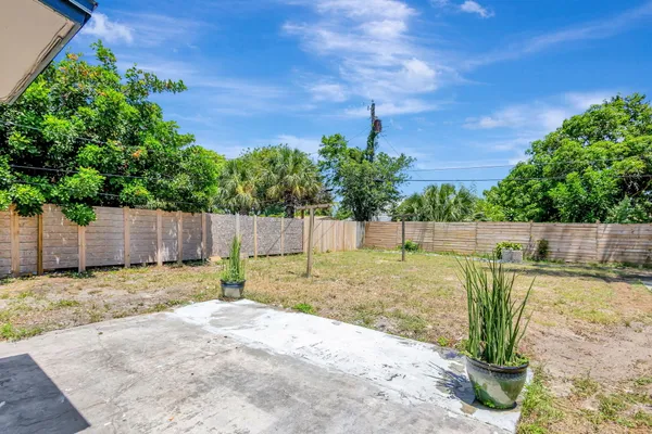 a view of a backyard with wooden fence