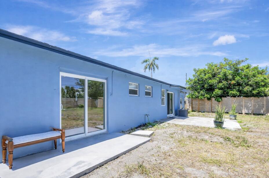 140 West 31st Court Riviera Beach, FL 33404 - Photo 41 of 43 a house view with a backyard space