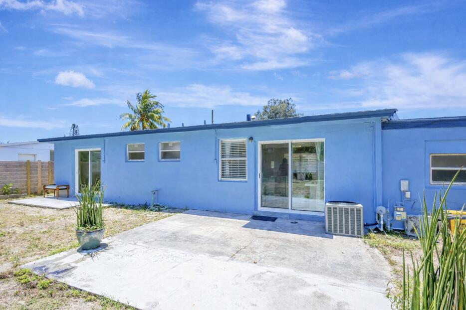 140 West 31st Court Riviera Beach, FL 33404 - Photo 42 of 43 a front view of a house with a yard