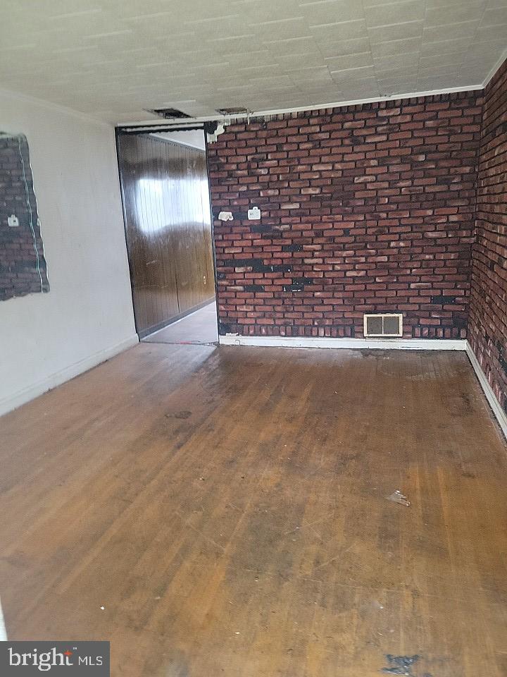 4921 Greencrest Road Baltimore, MD 21206 - Photo 2 of 9 Living Room