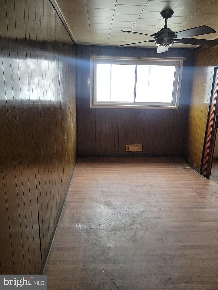 4921 Greencrest Road Baltimore, MD 21206 - Photo 3 of 9 Dining room