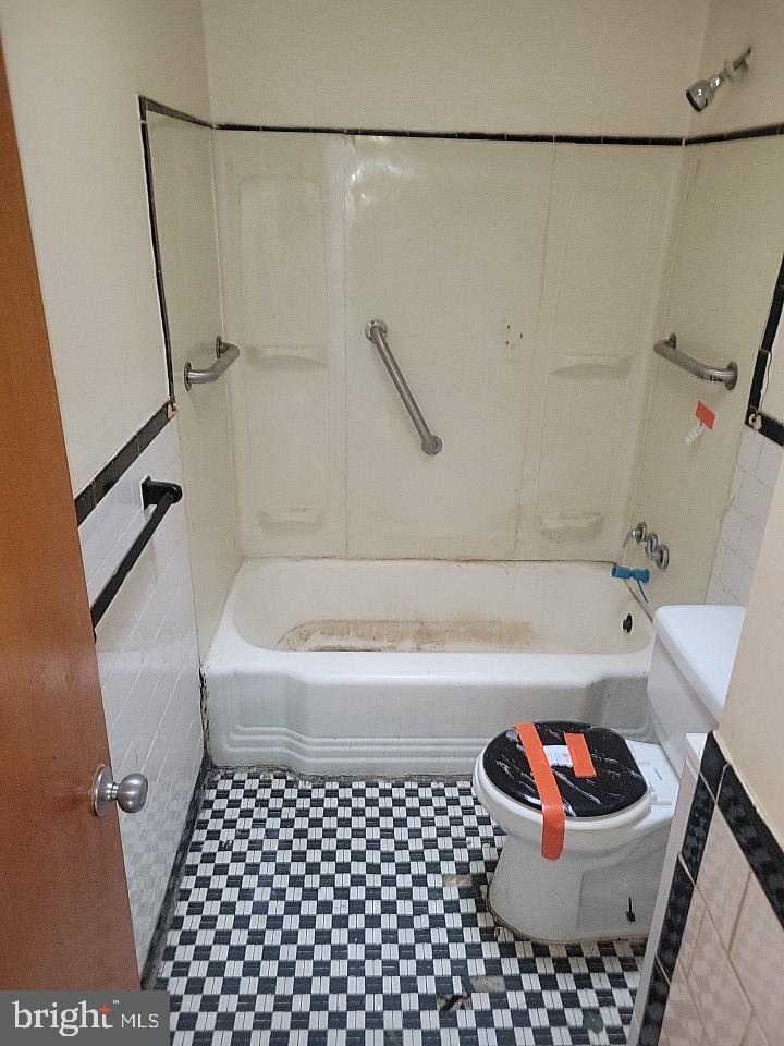 4921 Greencrest Road Baltimore, MD 21206 - Photo 5 of 9