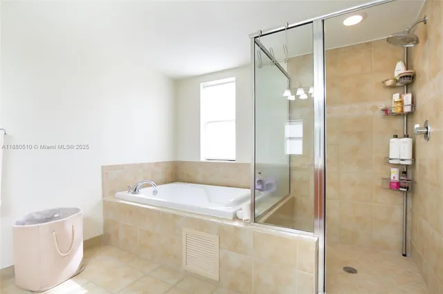 $3,300 | 888 Douglas Road, Unit 1417, Coral Gables, FL 33134