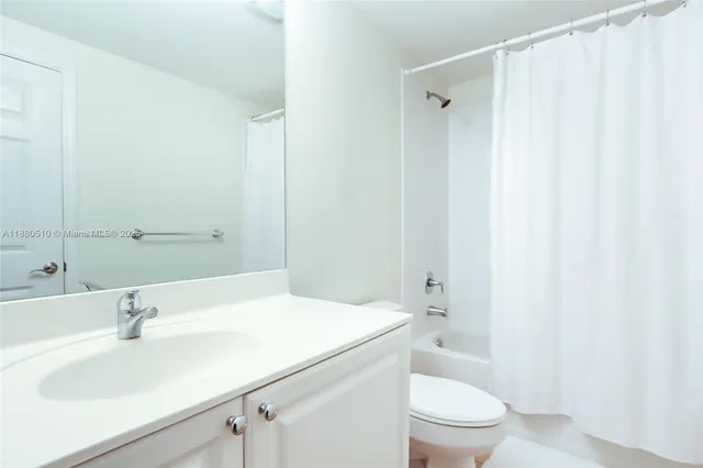 $3,300 | 888 Douglas Road, Unit 1417, Coral Gables, FL 33134