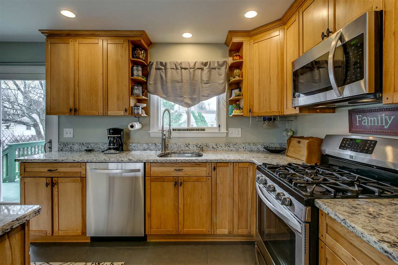217 Lund Road Nashua, NH 03060 - Photo 4 of 28