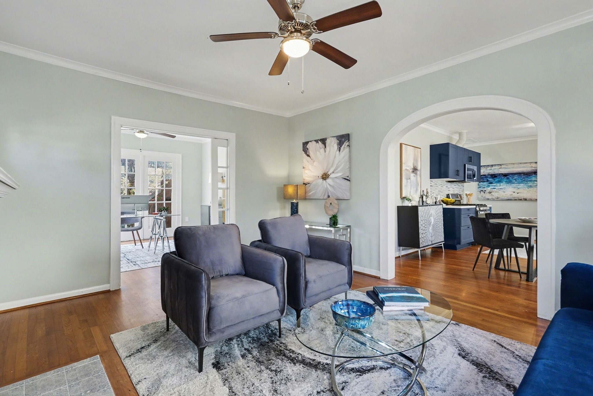 1901 Lexington Street Houston, TX 77098 - Photo 8 of 32 a living room with furniture and wooden floor