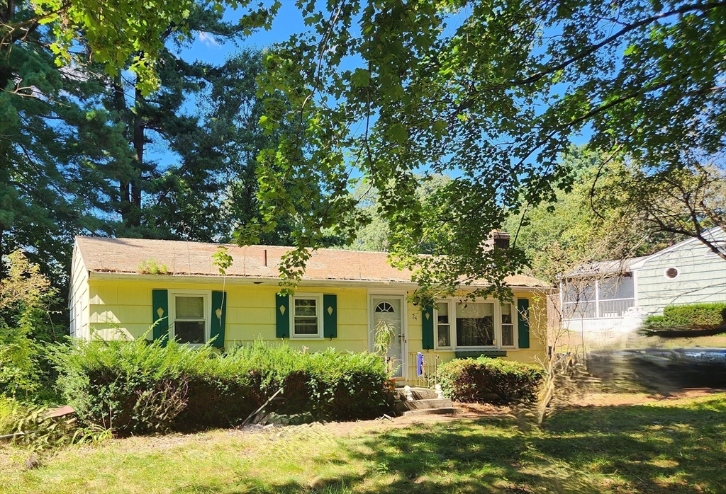 24 Vernon Road Medway, MA 02053 - Photo 4 of 5