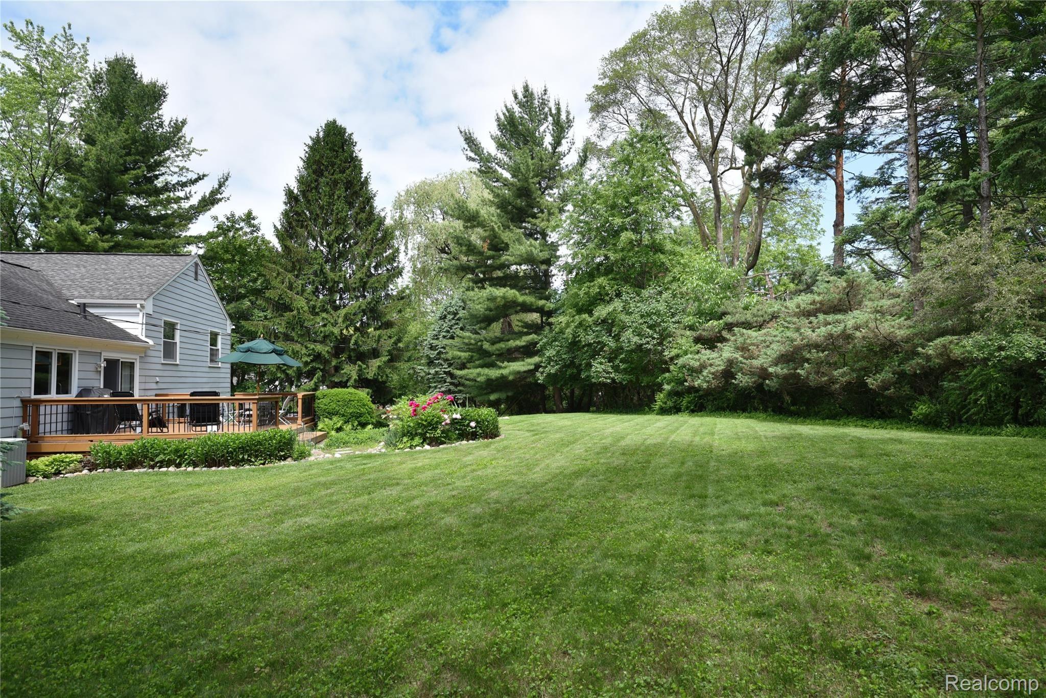 2962 Mohawk Lane Rochester, MI 48306 - Photo 27 of 28 .59 Acres. Great Backyard. Very Private.