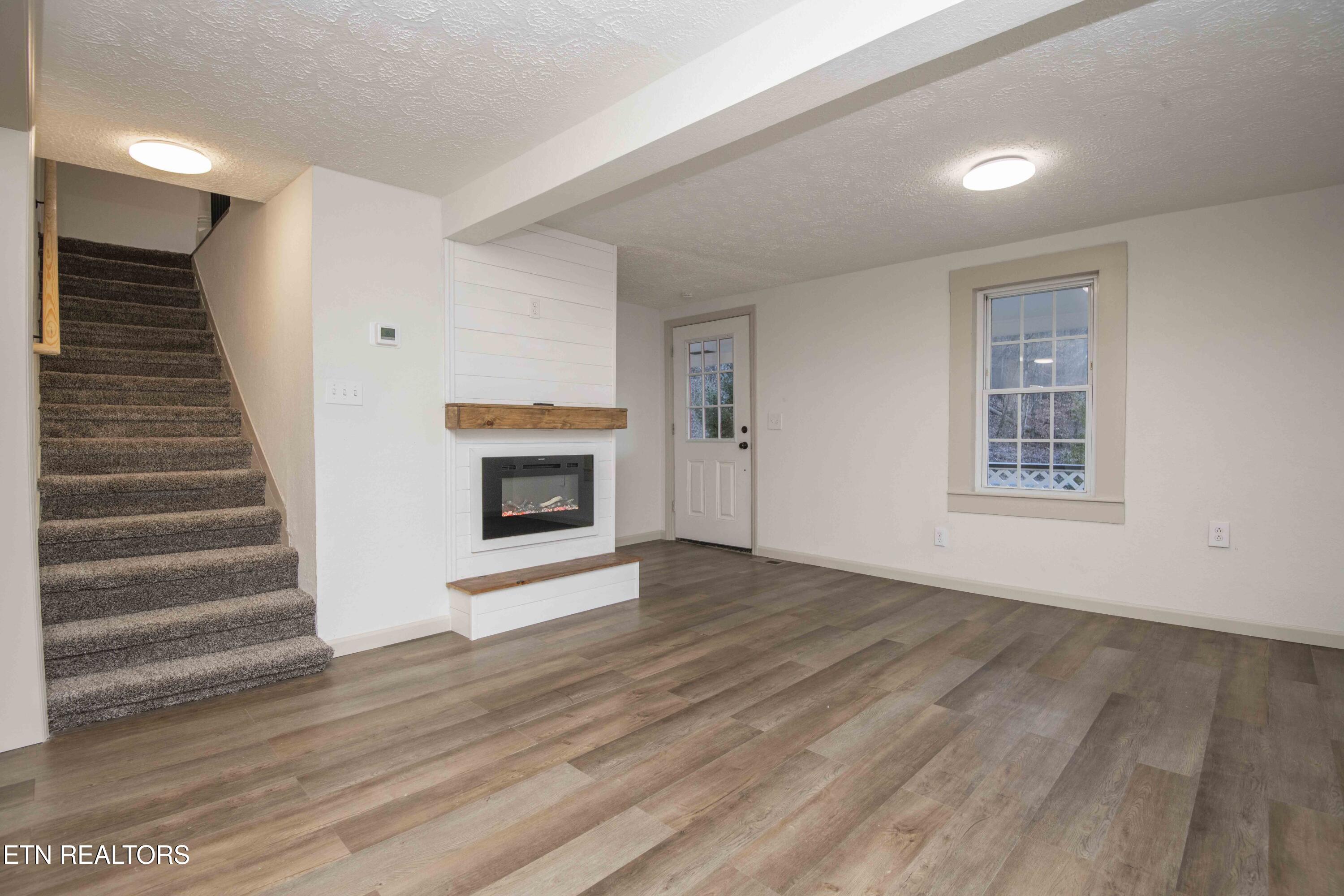 299 Big Mountain Hollow Road Oliver Springs, TN 37840 - Photo 12 of 57 living 2_1