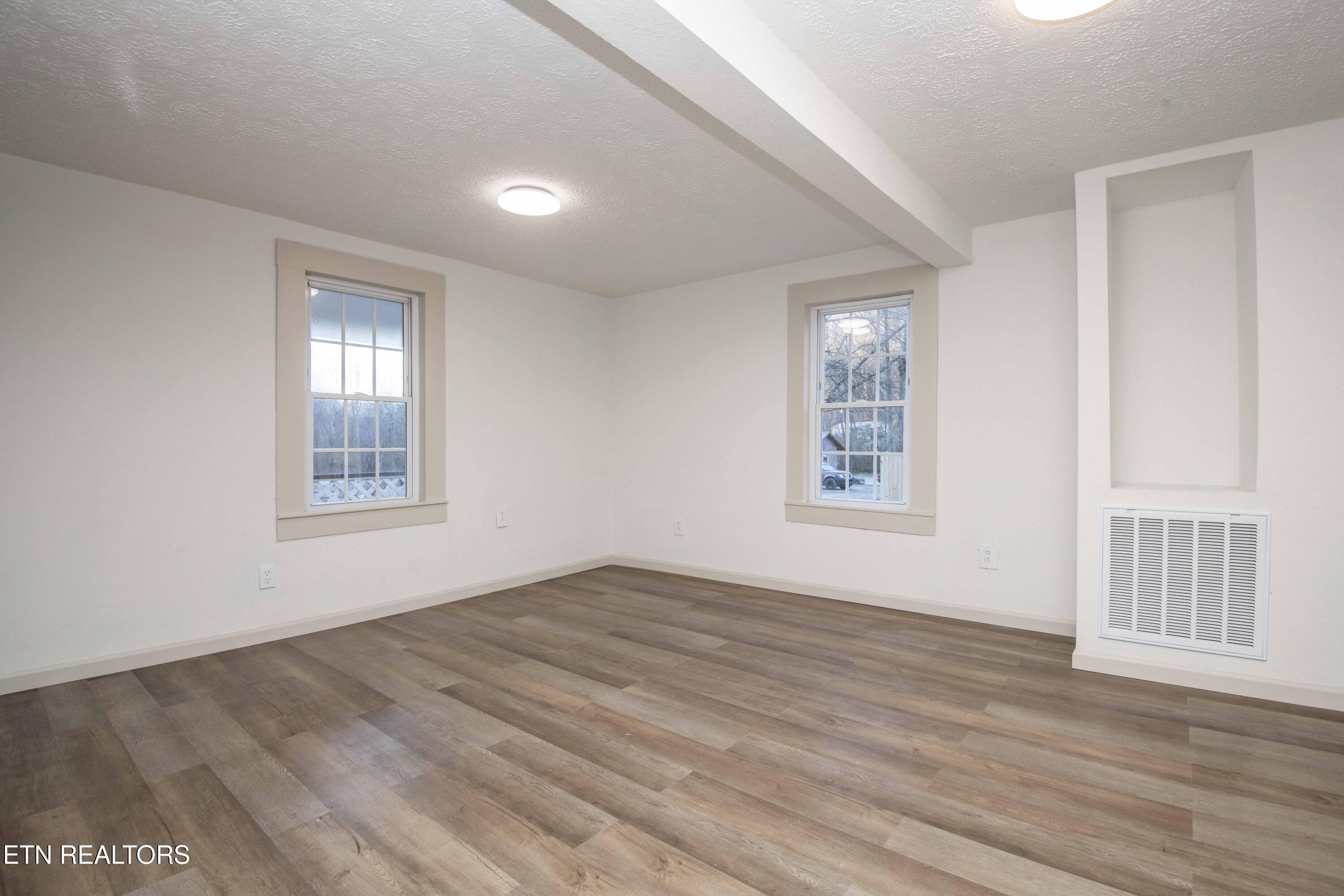 299 Big Mountain Hollow Road Oliver Springs, TN 37840 - Photo 15 of 57 living_1