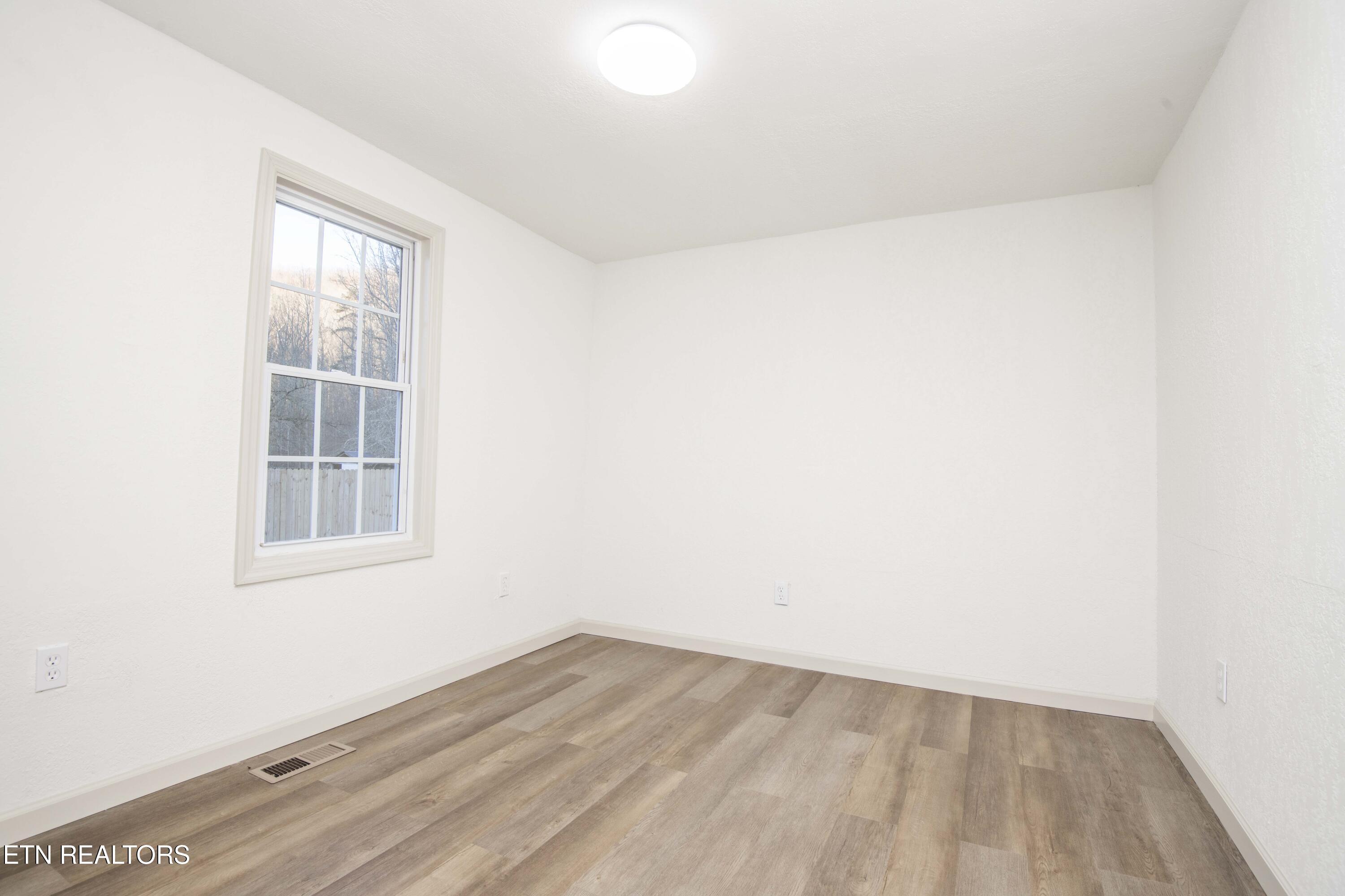 299 Big Mountain Hollow Road Oliver Springs, TN 37840 - Photo 29 of 57 second bed 3_1