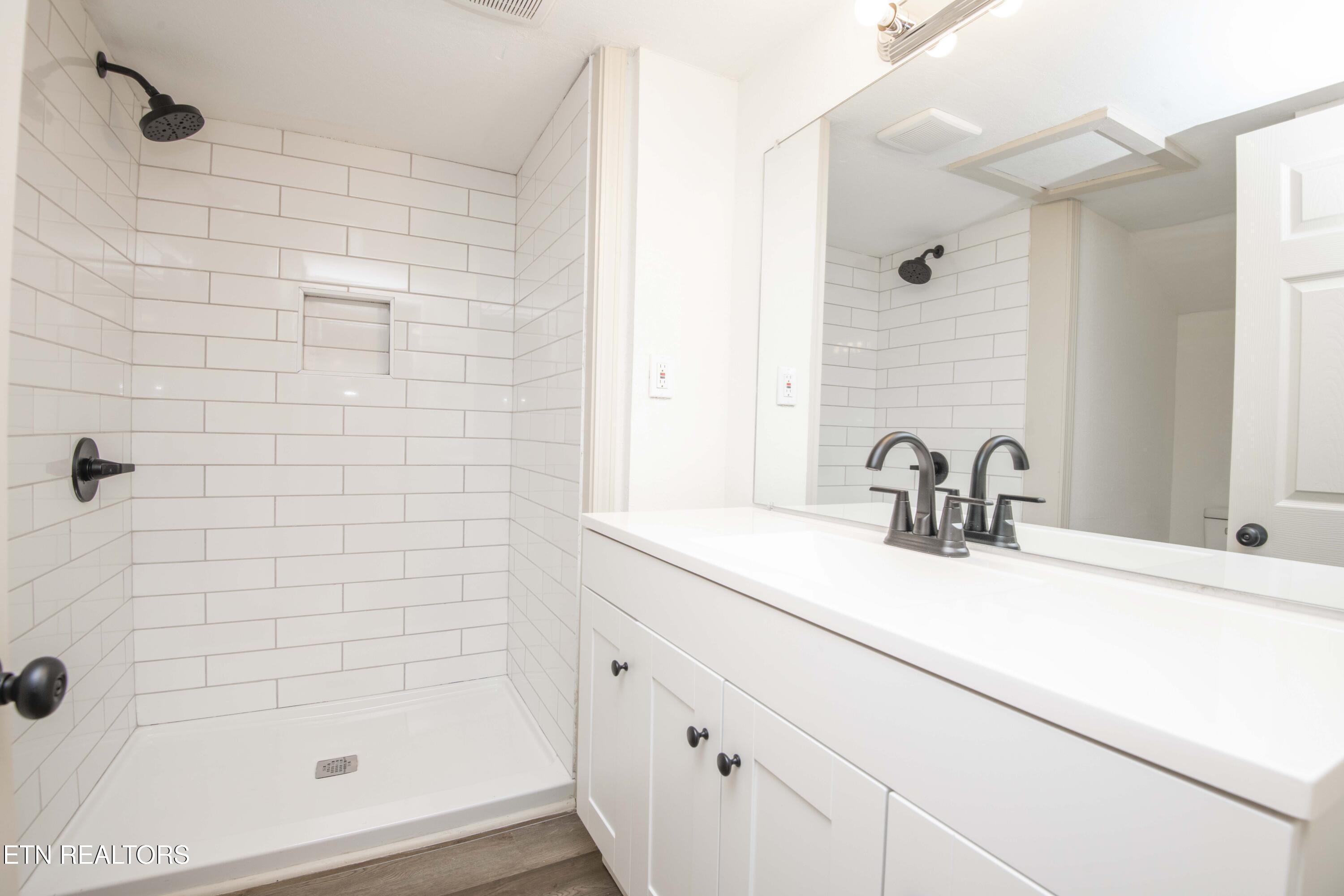 299 Big Mountain Hollow Road Oliver Springs, TN 37840 - Photo 43 of 57 master bath_1