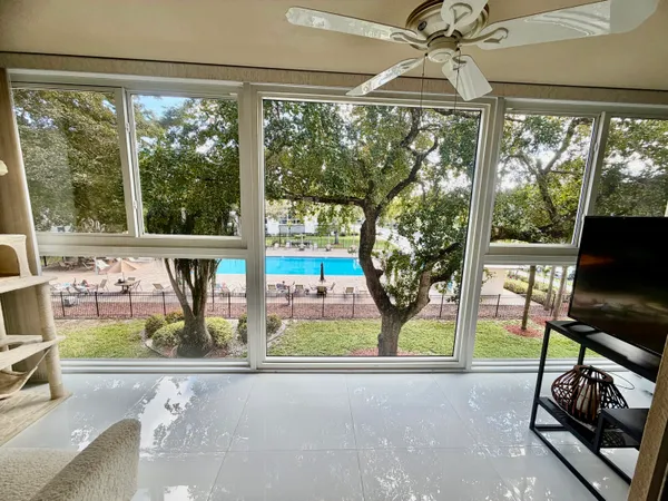 $275,900 | 2004 Granada Drive, Unit M3, Coconut Creek, FL 33066