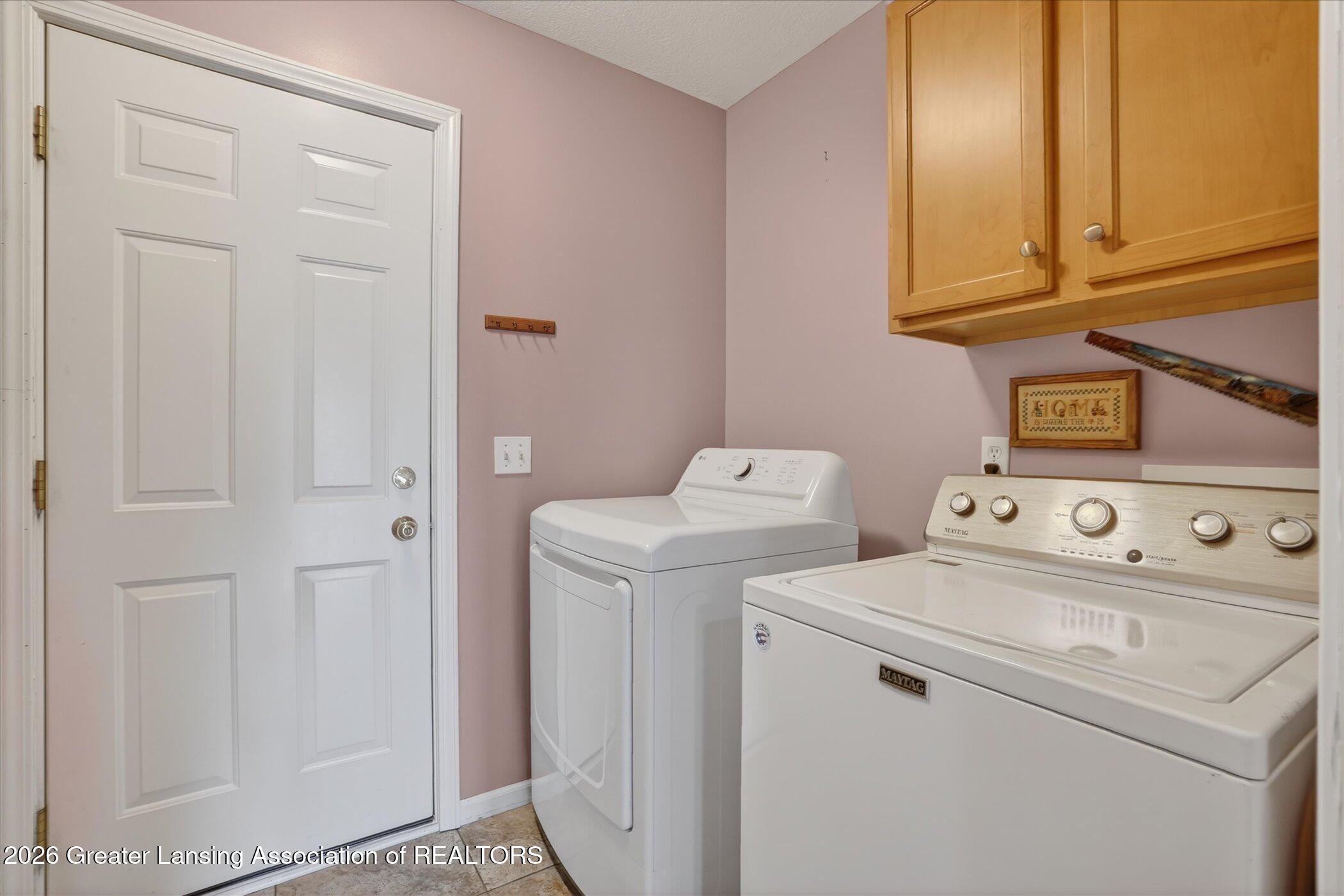 912 Randy Lane St. Johns, MI 48879 - Photo 21 of 35 23-912-Randy-Ln-St-Johns-MI-48879-Window