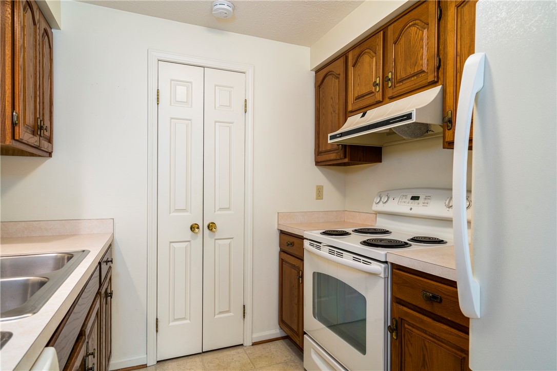 54 Chenin Run Perinton, NY 14450 - Photo 6 of 34