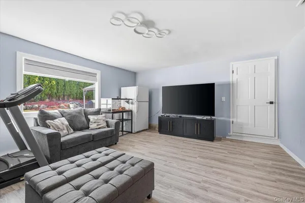 $1,549,000 | 98 Barry Lane, Syosset, NY 11791