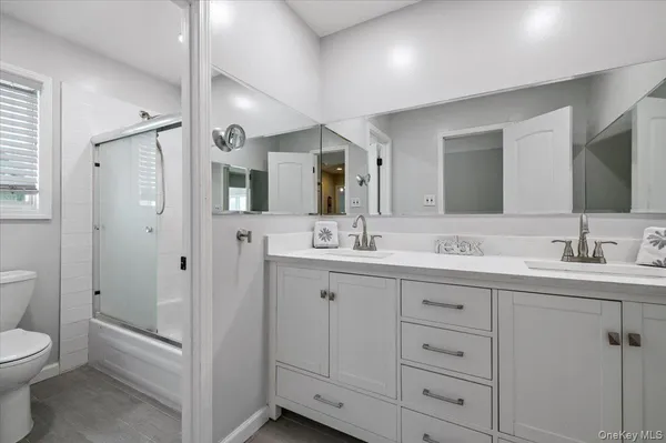 $1,549,000 | 98 Barry Lane, Syosset, NY 11791