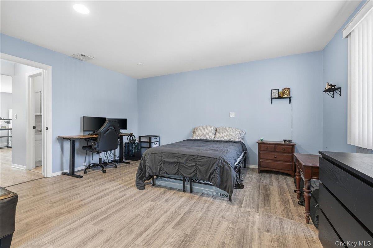 98 Barry Lane Syosset, NY 11791 - Photo 35 of 43 a bedroom with a bed a table and chair