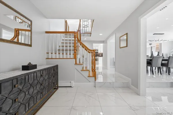 $1,549,000 | 98 Barry Lane, Syosset, NY 11791