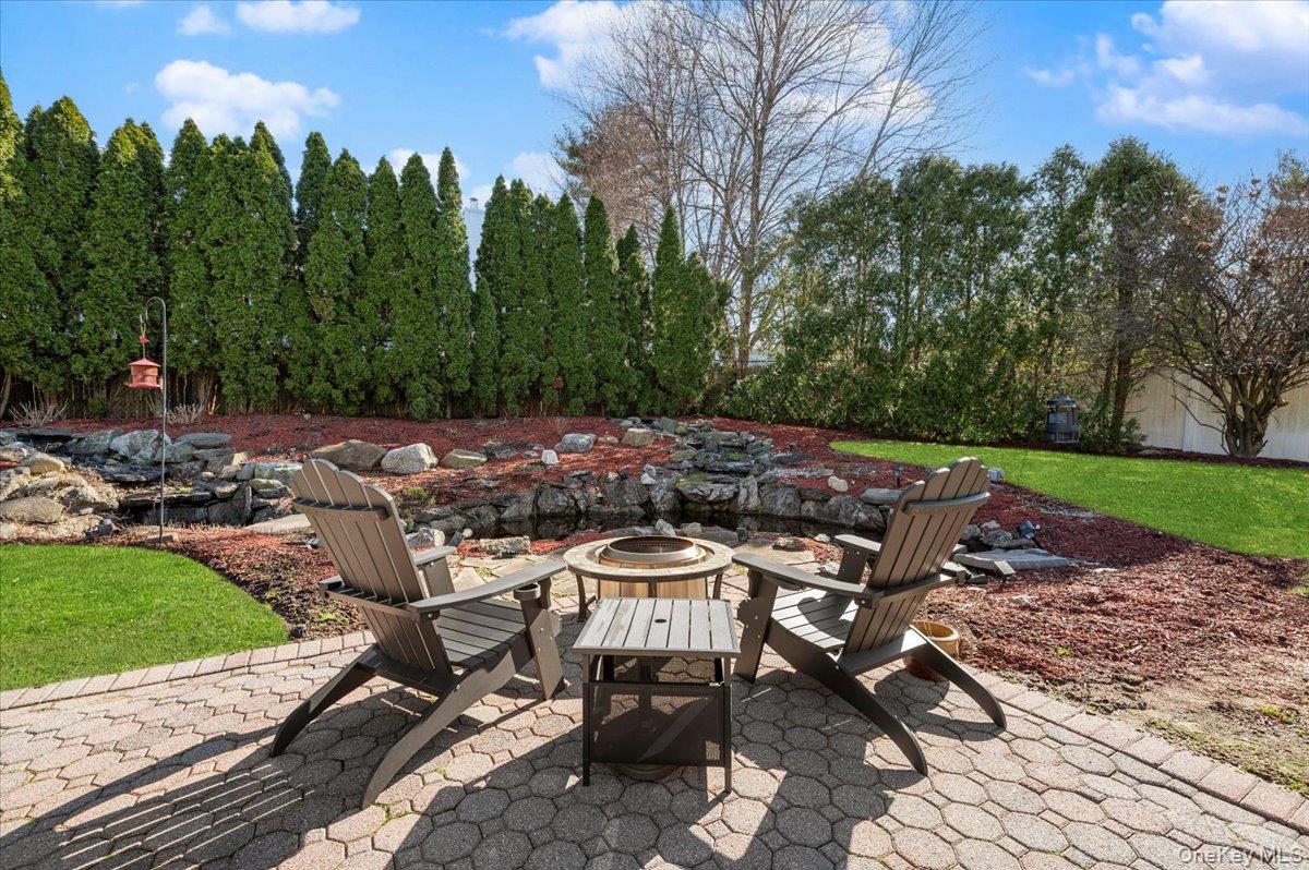 98 Barry Lane Syosset, NY 11791 - Photo 41 of 43 a view of a backyard with sitting area